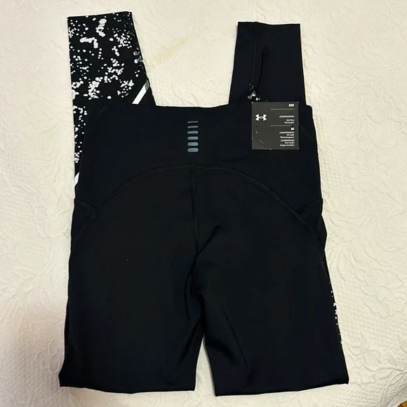 Under Amour. MD Leggings. Size Medium - Picture 5 of 5